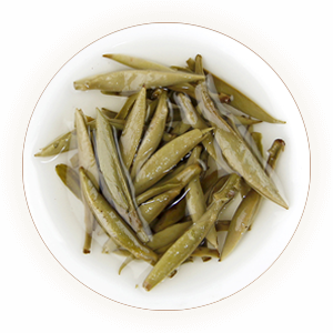 An inherited reference photograph of infused Baihao Yinzhen buds and leaves